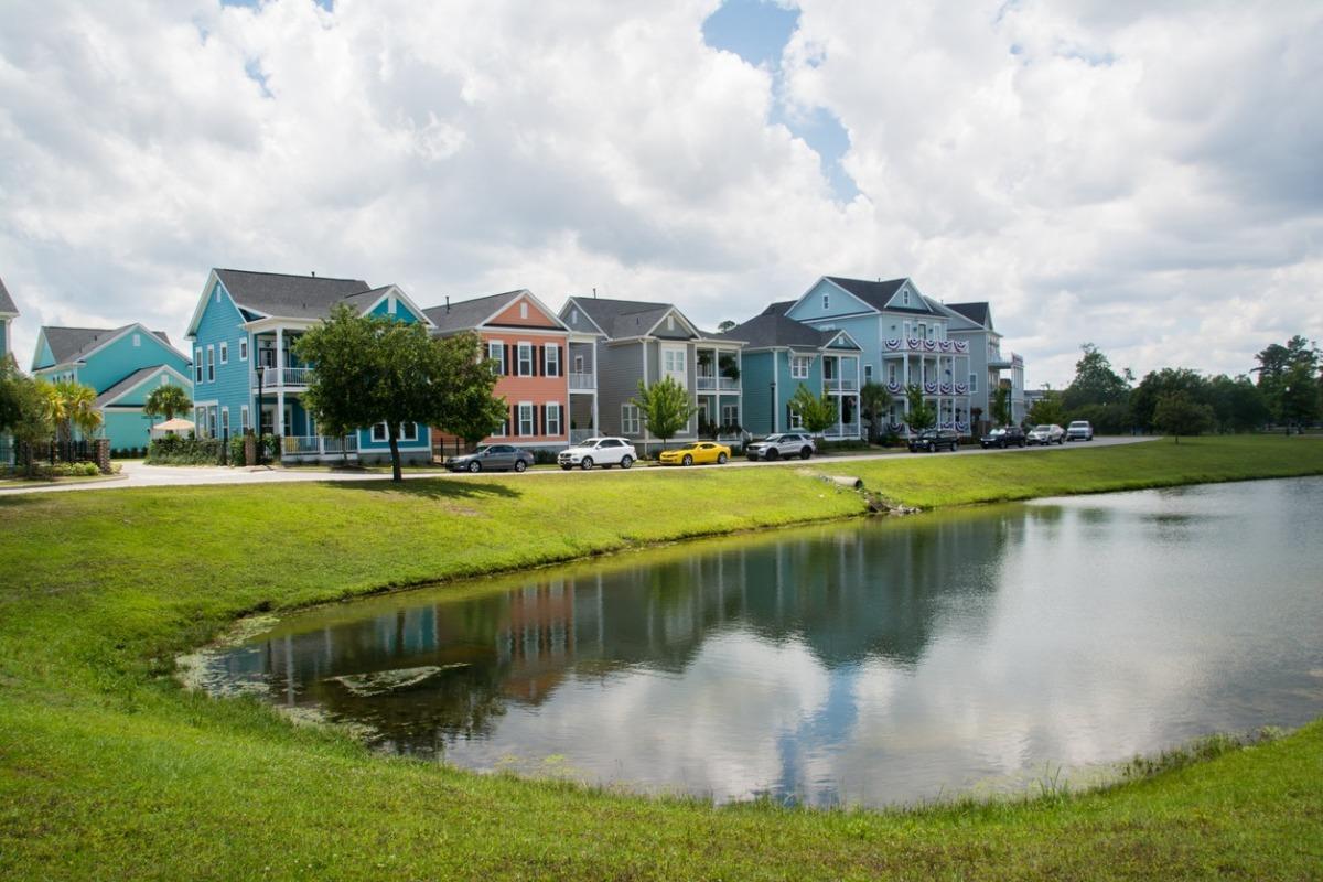 colorful beach homes in north myrtle beach